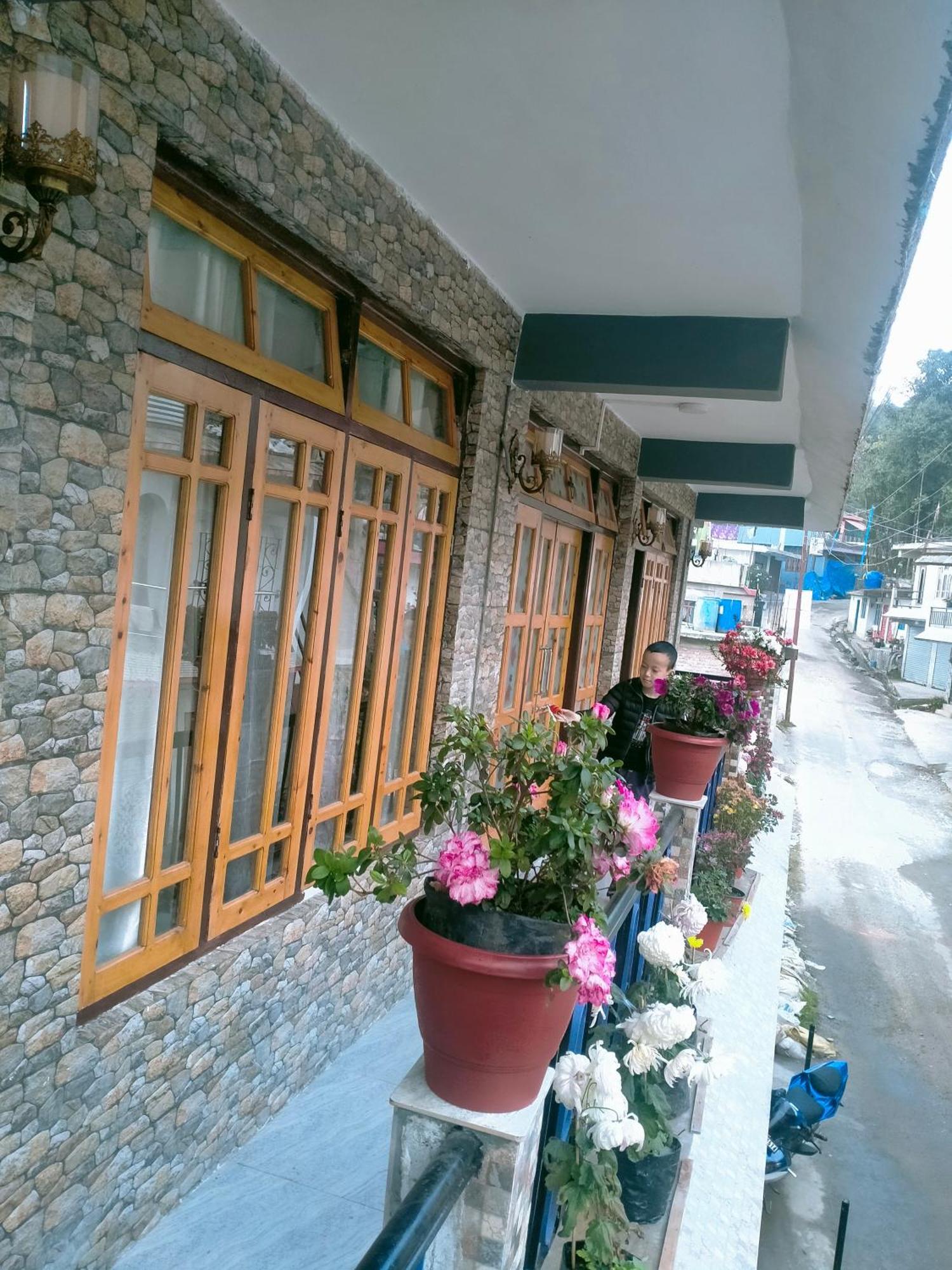 Ajit Homestay, Darjeeling Дарджилинг Экстерьер фото