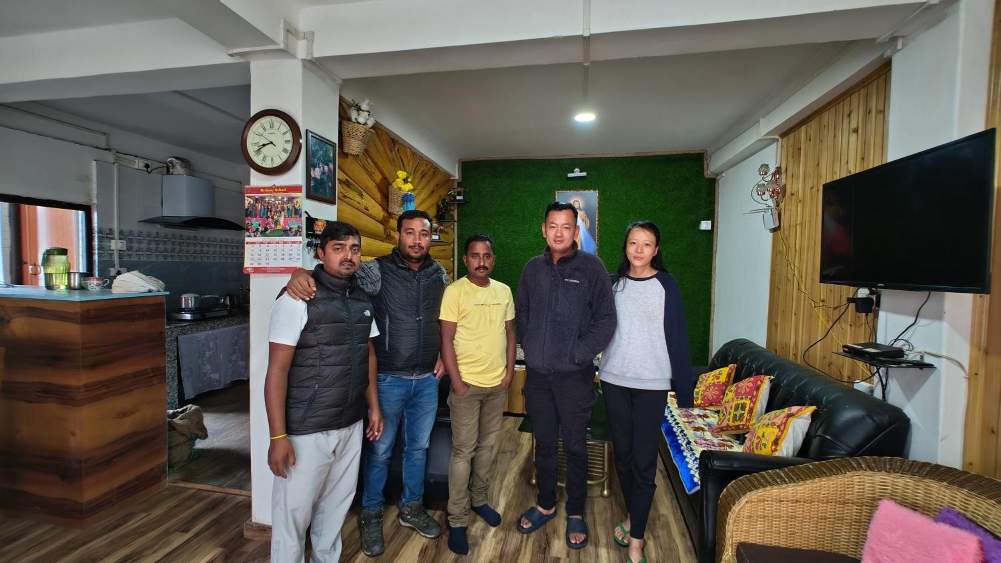 Ajit Homestay, Darjeeling Дарджилинг Экстерьер фото